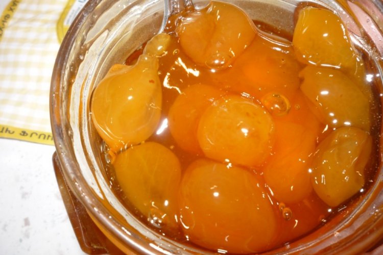 Mermelada de ciruela amarilla con hueso