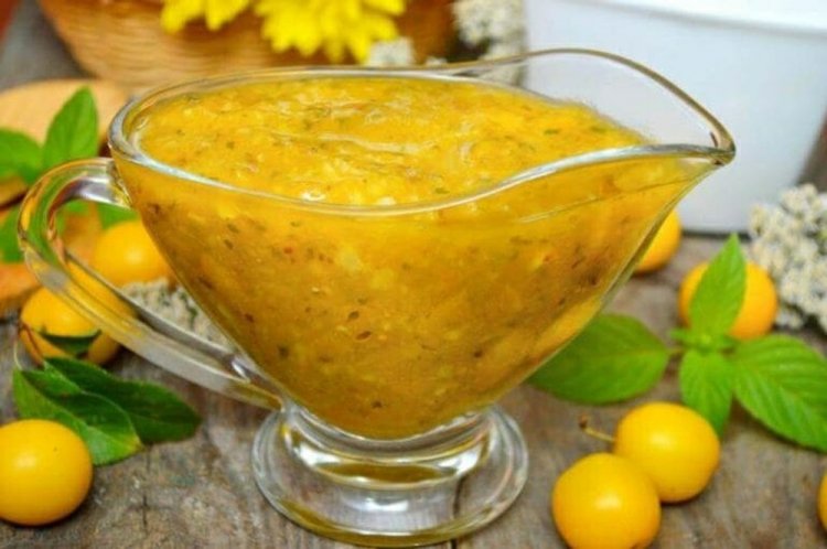 Kétchup de ciruelas amarillas para el invierno