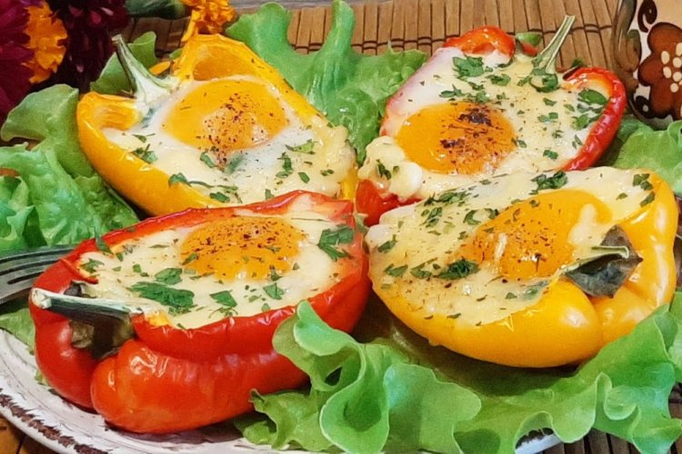 Sausage and Egg Scramble in Bell Pepper