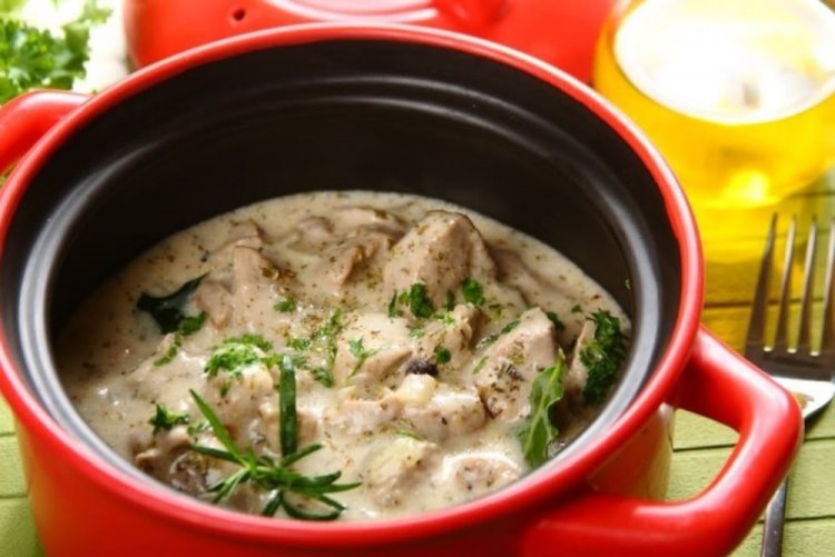 Gulash de pavo con salsa cremosa