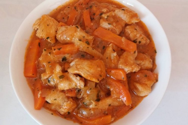 Gulash de muslo de pavo con salsa