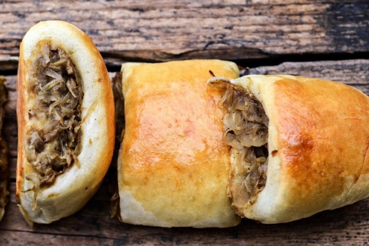 Relleno con carne, tomates y col