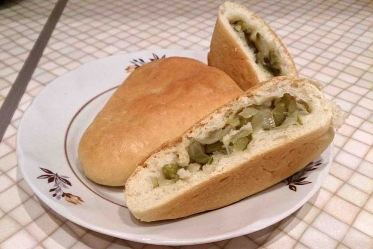 Relleno con carne y pepinillos