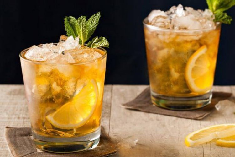 Cóctel de naranja con whisky