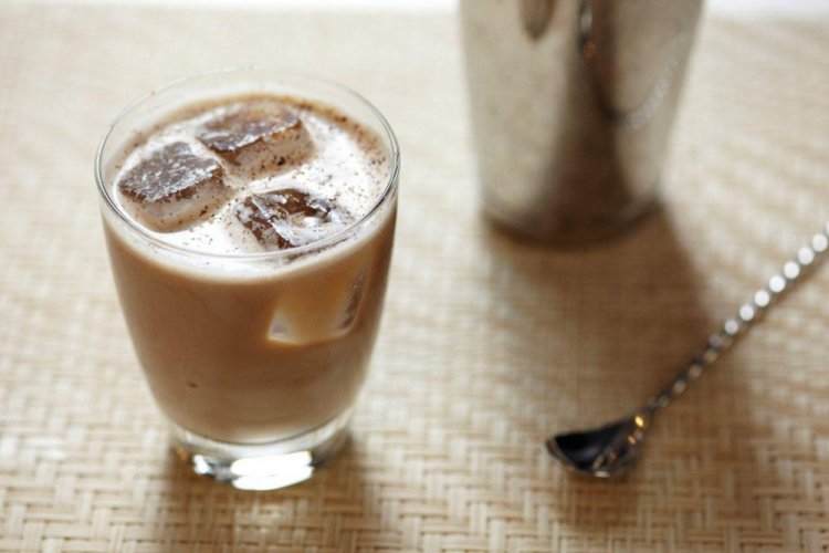 Cóctel cremoso con whisky