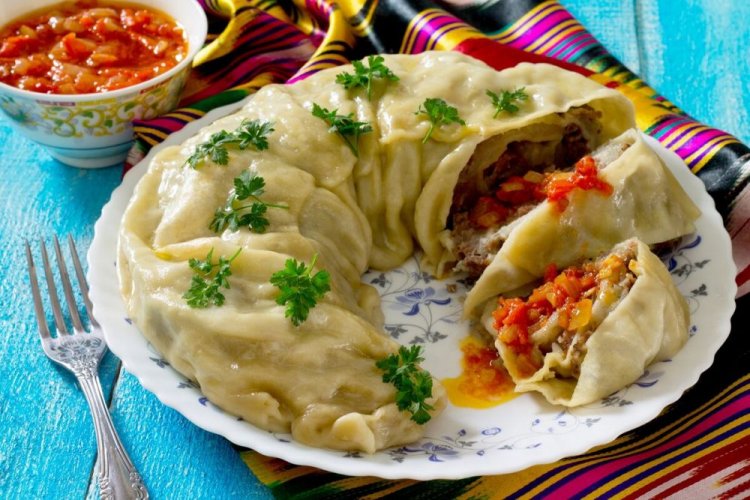 Pelmeni perezosos con carne picada de cerdo y ternera y verduras