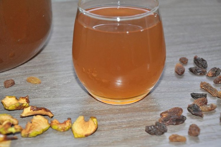 Birch Sap Kvass with Dried Fruits