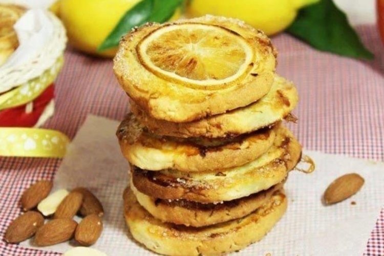 Almond Cookies with Lemon