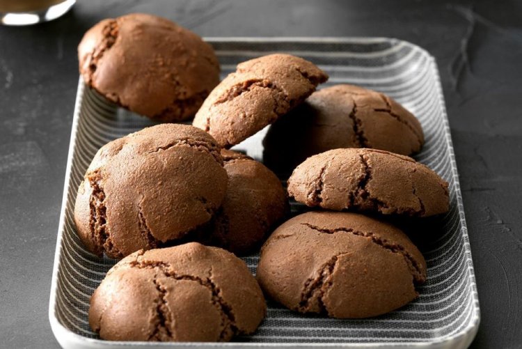 Almond Cookies with Cocoa