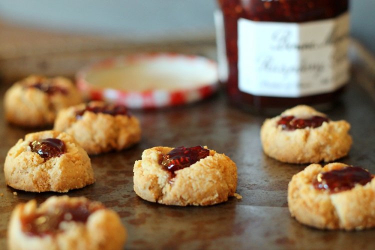 Almond Cookies with Boiled Yolks