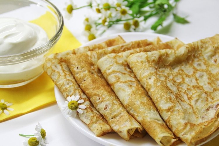 Yeast Pancakes with Sour Cream