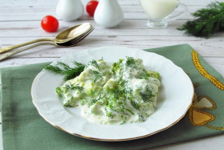 Brócoli en crema agria