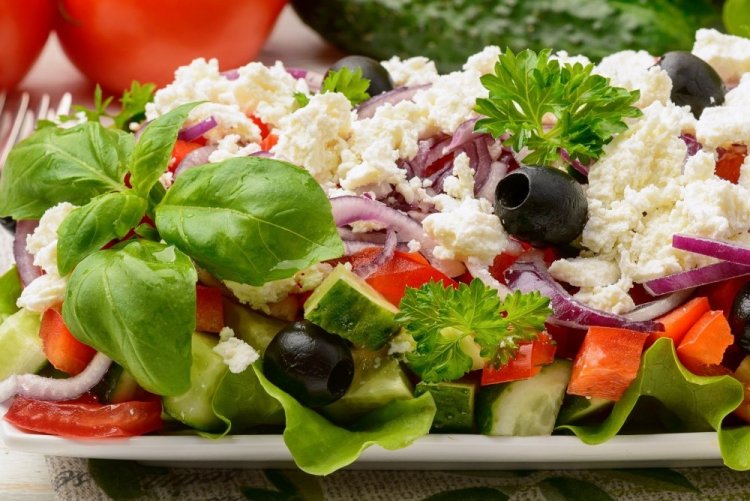 Ensalada de verduras y requesón
