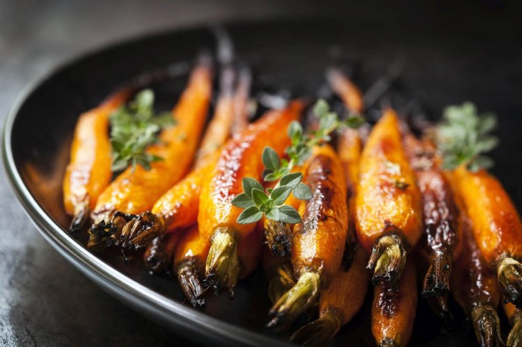 Zanahorias jóvenes asadas