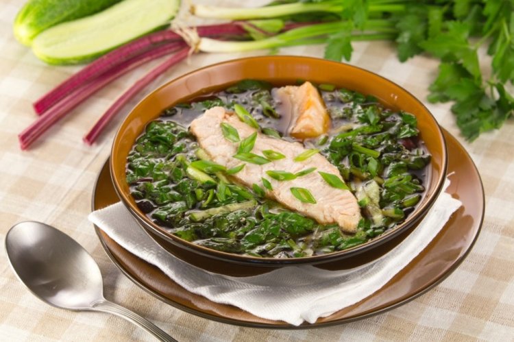 Botvinia de pescado con acedera y ortiga