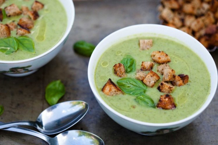 Summer Zucchini and Spinach Soup
