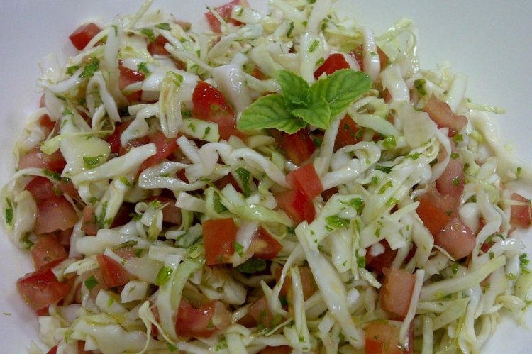 Young Cabbage Salad with Black Currants