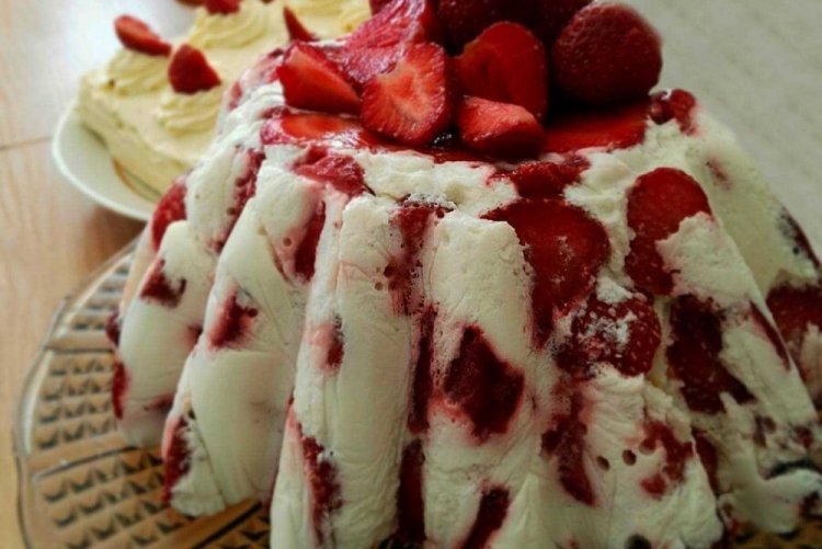 No-Bake Sour Cream Cake