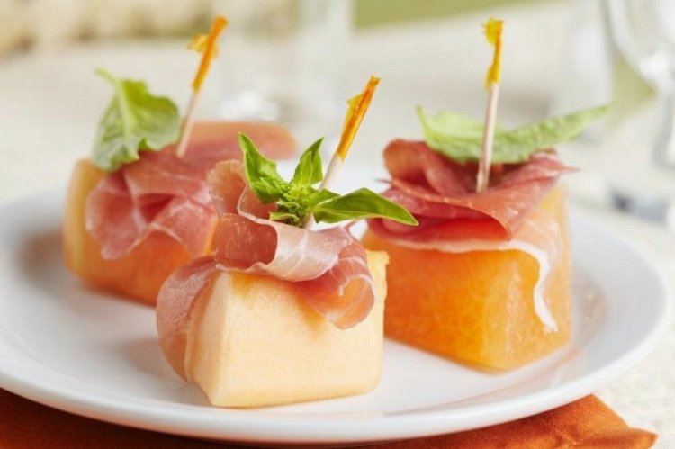 Canapés de melón y prosciutto