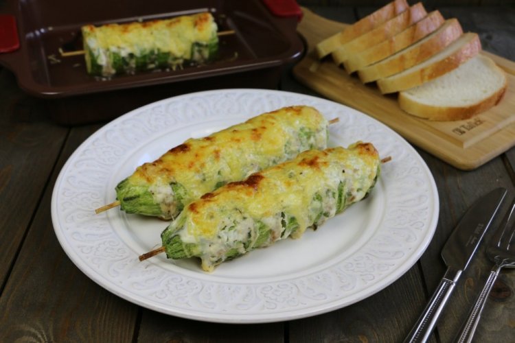 Brochetas de calabacín y coliflor al horno
