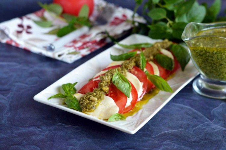 Caprese con salsa pesto