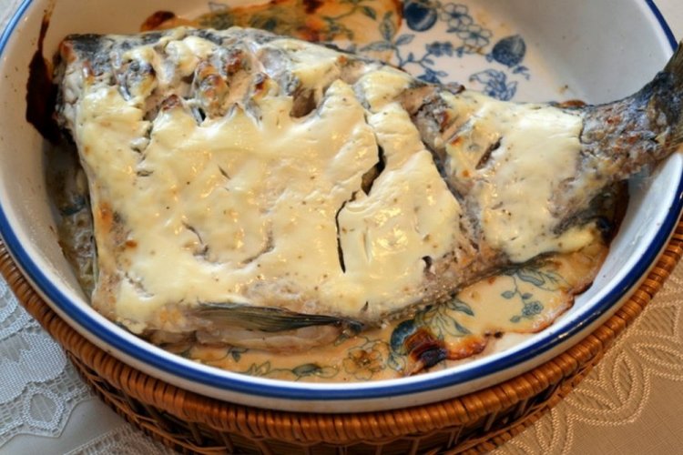 Besugo con mayonesa en papel de aluminio
