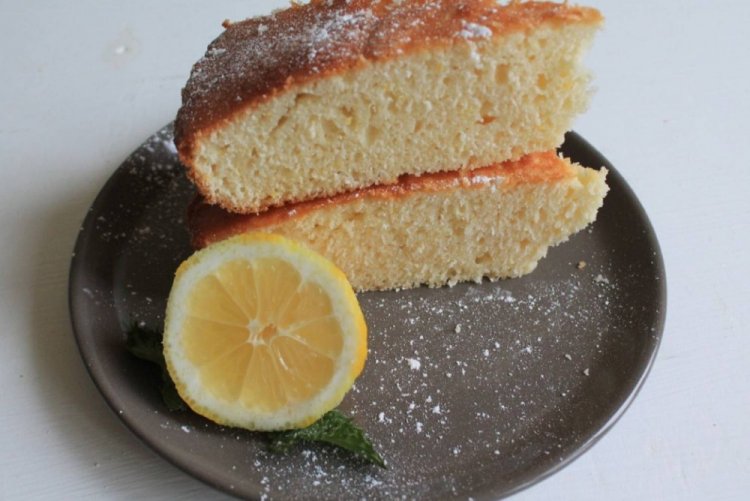 Pastel de crema agria con limón
