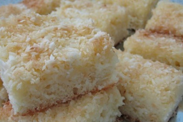 Pastel de coco con crema agria