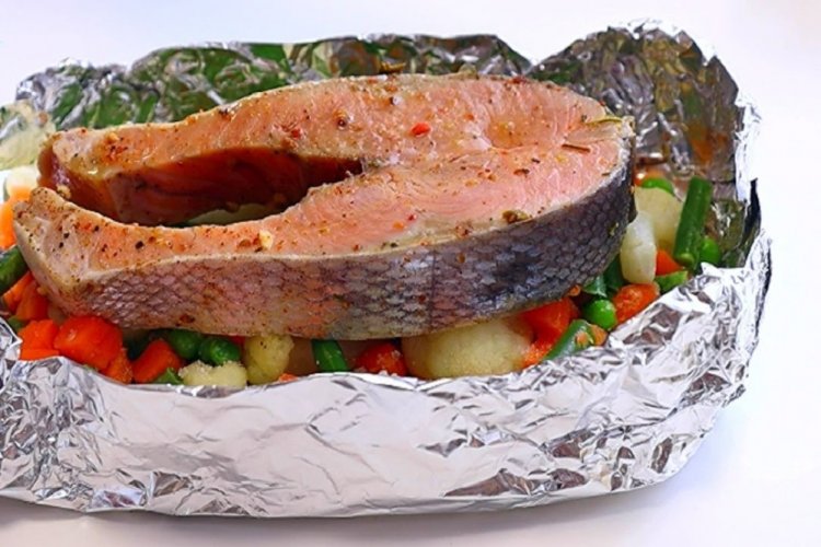 Baked Chum Salmon with Vegetables in the Oven