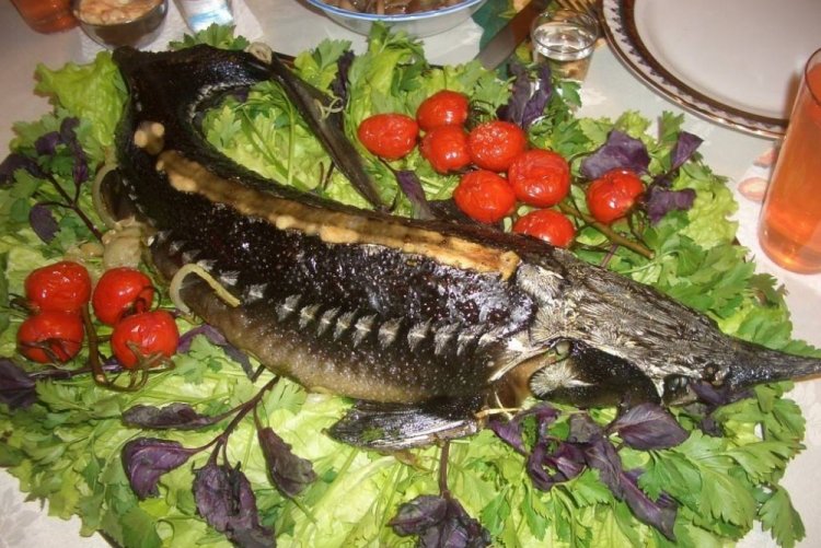 Esturión entero al horno