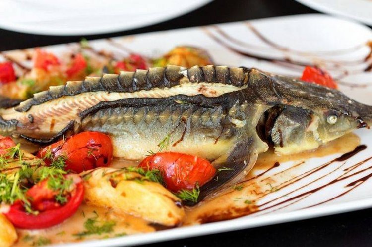 Esturión con verduras al horno