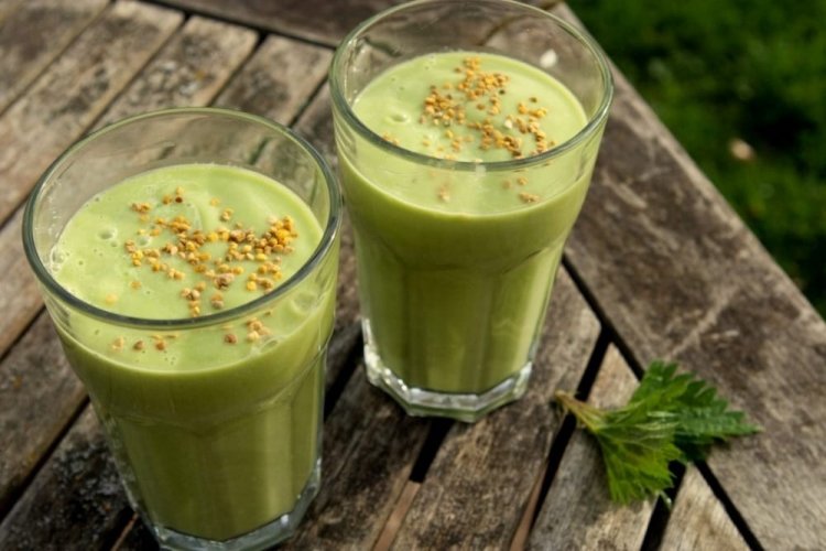Nettle Smoothie with Fruits
