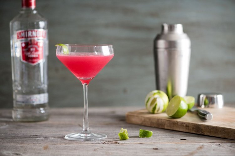 Cosmopolitan with Cranberry Mors