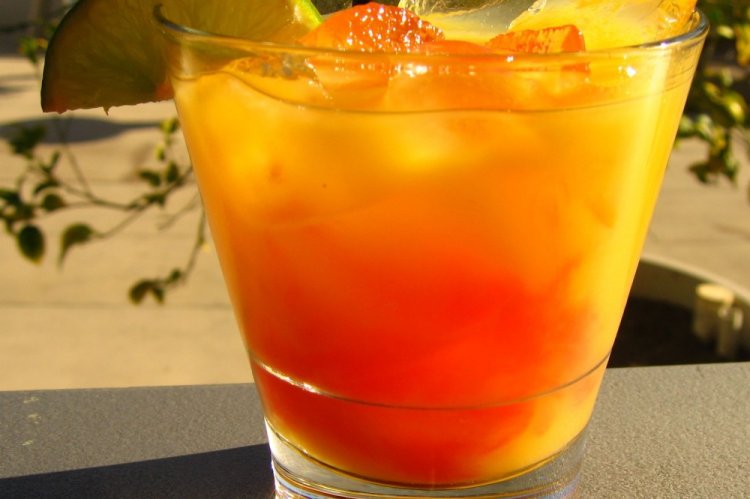 Non-alcoholic Cosmopolitan with Pineapple Juice
