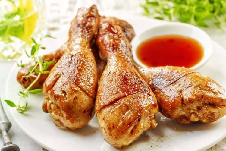 Muslos de pollo con vinagre de arroz en olla de cocción lenta
