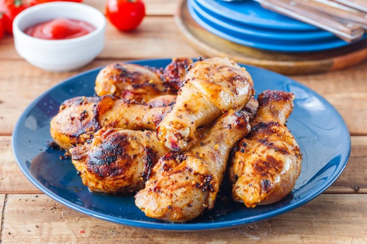 Muslos de pollo en salsa de mostaza en olla de cocción lenta