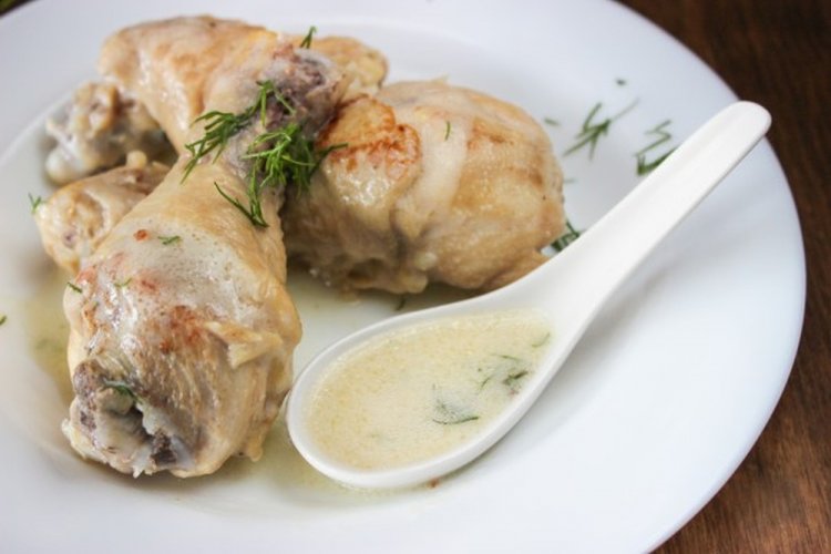Muslos de pollo con nata en olla de cocción lenta
