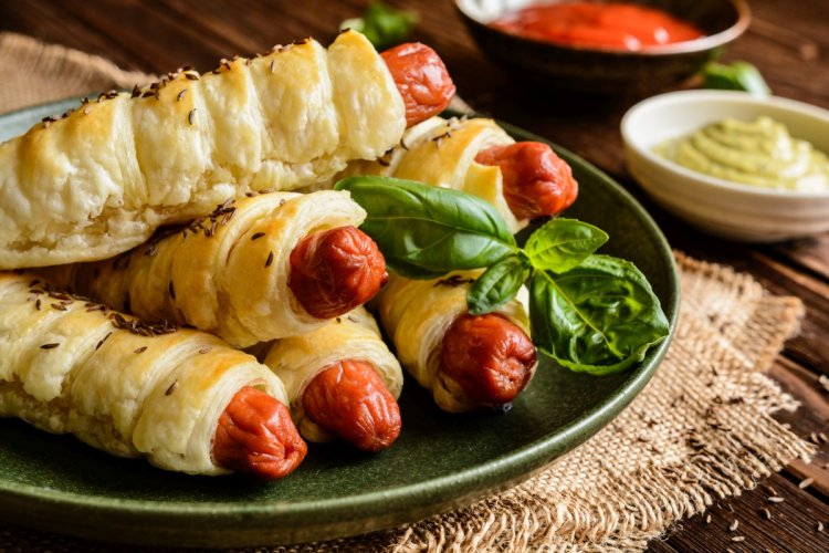 12 excelentes maneras de preparar salchichas con queso al horno