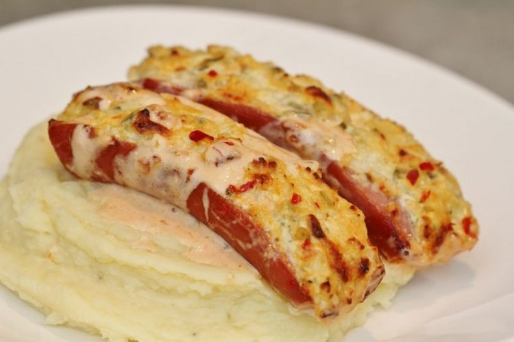 Sausages Stuffed with Cheese in the Oven
