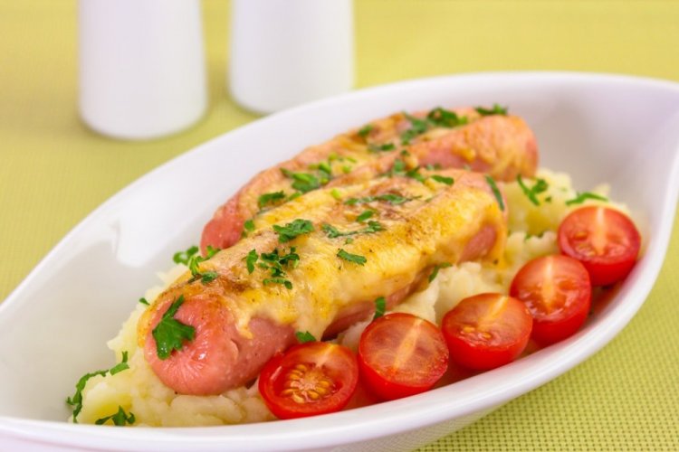 Sausages with Cheese, Herbs, and Garlic in the Oven