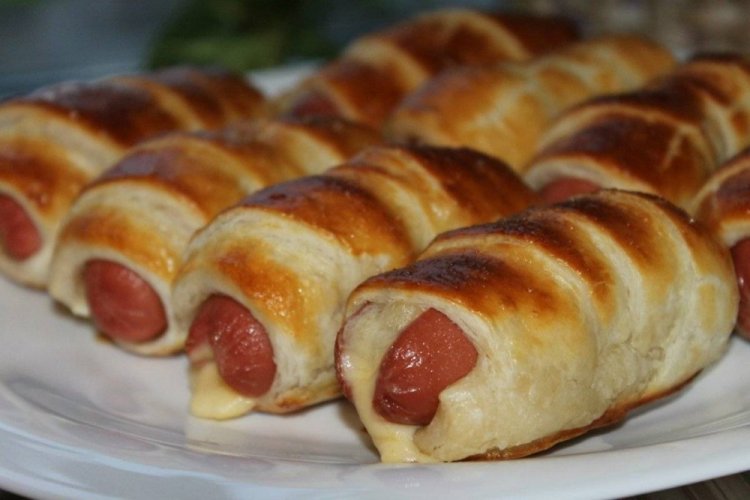 Sausages with Cheese in Puff Pastry