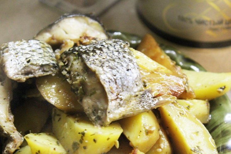 Baked Mullet Pieces with Potatoes