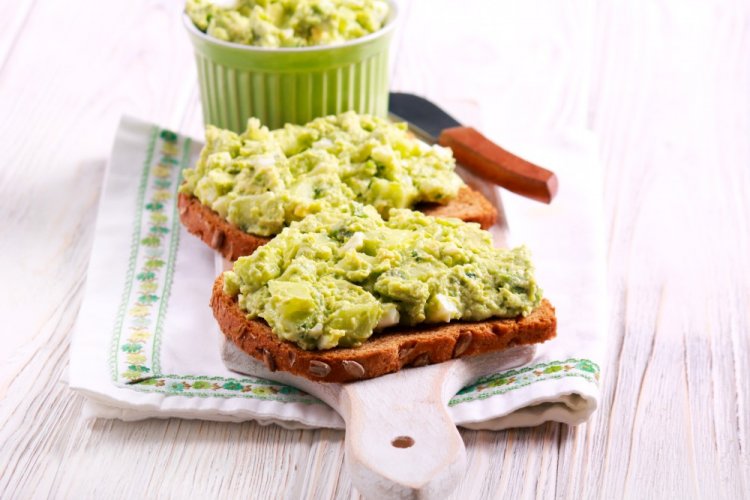 Avocado and Egg Paste for Sandwiches
