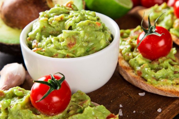 Avocado and Tomato Paste