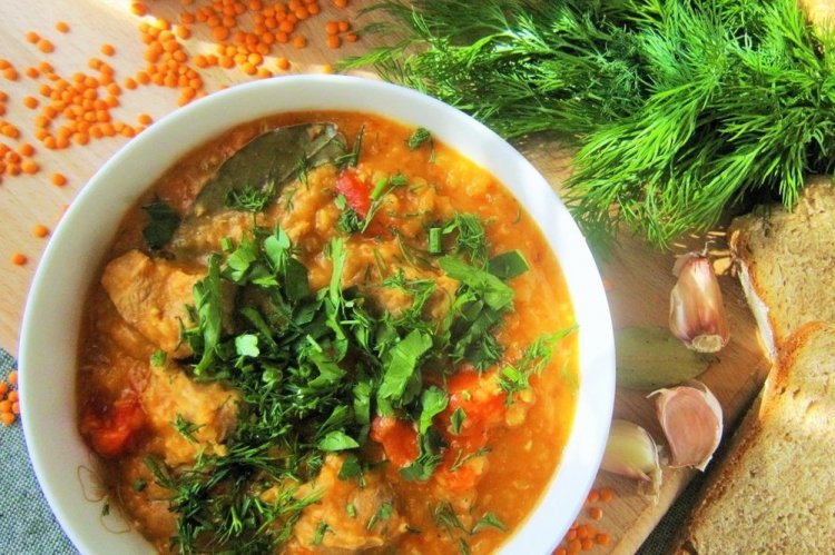 Turkey with Lentils in Tomato Sauce