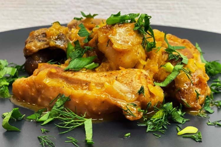 Turkey with Oranges in a Skillet