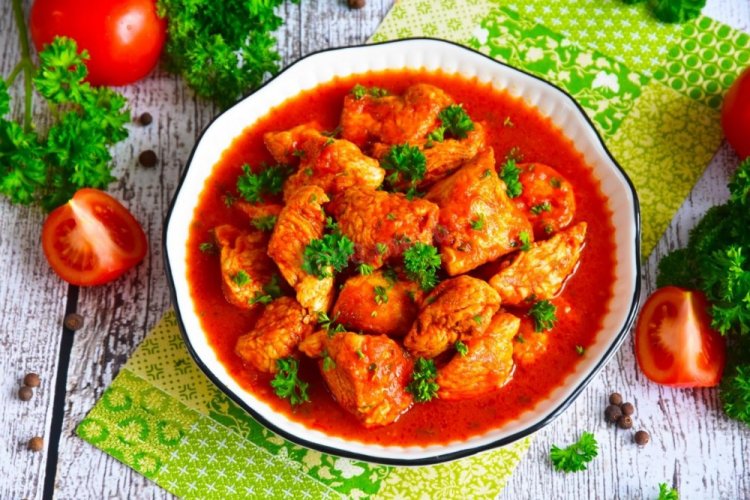 Turkey in Tomato Sauce in a Skillet