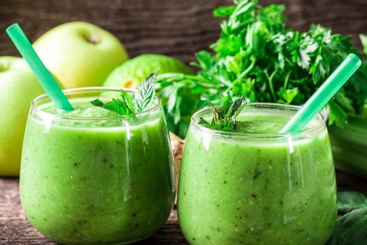 Smoothie de manzana con calabacín y apio