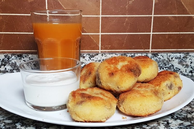 Semolina Patties with Raisins