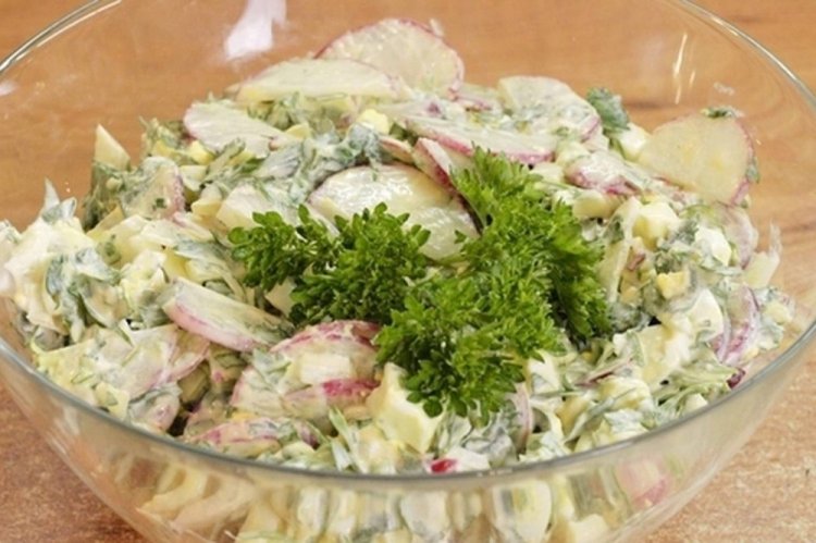 Zucchini Salad with Radishes and Egg